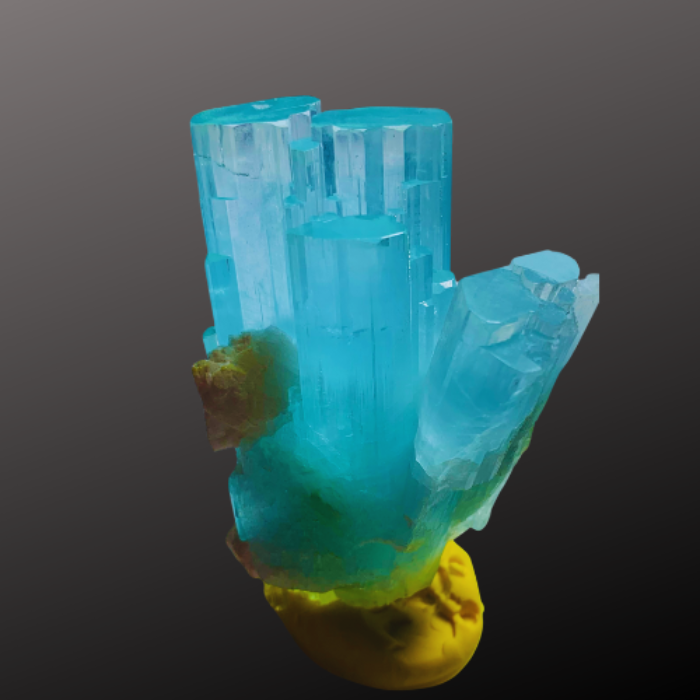 Beautiful 163g Aquamarine Crystal Cluster From GB